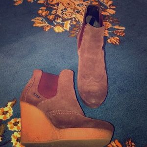 Diesel burgundy suede wedges